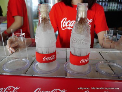 コカコーラ　氷のボトル